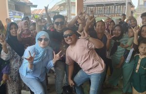 Jumat Berkah, Jedar Bersama Rondoot Bagikan Ratusan Nasi Kotak di Desa Tempirai