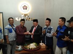 HPN dan HUT PWI Ke-79 PWI PALI Do’a Bersama dan Potong Nasi Tumpeng