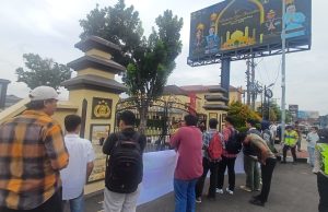 Sucipto Wijaya Cari Keadilan, Massa Gelar Aksi di Depan Polda