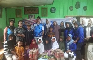 Sambut HUT Demokrat Ke – 24 Firdaus Hasbullah Wakil Ketua DPRD Gelar Bakti Sosial