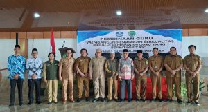 Foto Bersama : Staff Ahli Bupati Bersama Kepala dinas pendidikan dan para narasumber