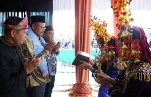 Bersama Walikota Prabumulih Ketua DPRD Hadiri Sedekah Adat Cambai
