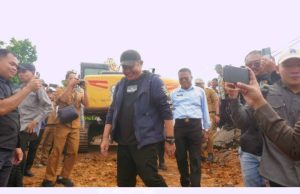 Wali Kota Prabumulih Dampingi Gubernur Sumatera Selatan Tinjau Jembatan di Jalan Tanggamus