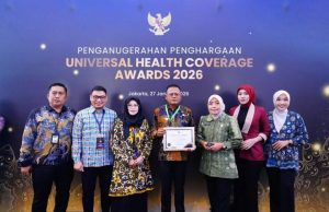 PEMERINTAH KOTA PRABUMULIH RAIH PENGHARGAAN DEKLARASI DAN PENCAPAIAN UHC KATEGORI MADYA