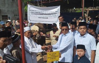 Wali Kota Prabumulih Serahkan Bantuan Hewan Kurban Presiden RI di Masjid Al Ikhlas Tanjung Rambang