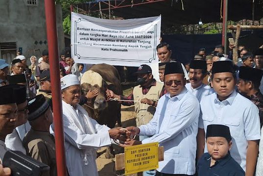 Wali Kota Prabumulih Serahkan Bantuan Hewan Kurban Presiden RI di Masjid Al Ikhlas Tanjung Rambang